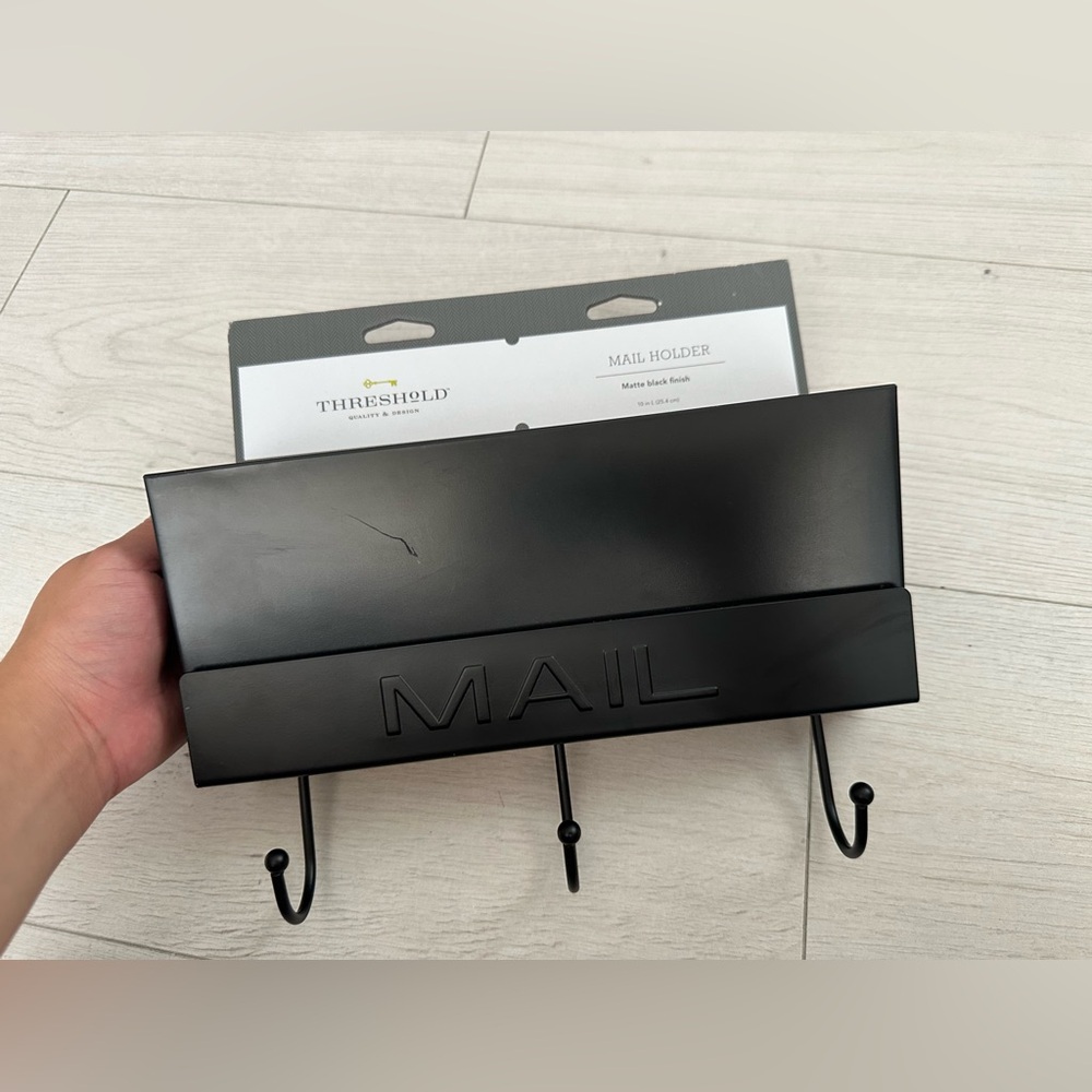 New threshold Mail holder matte black finish